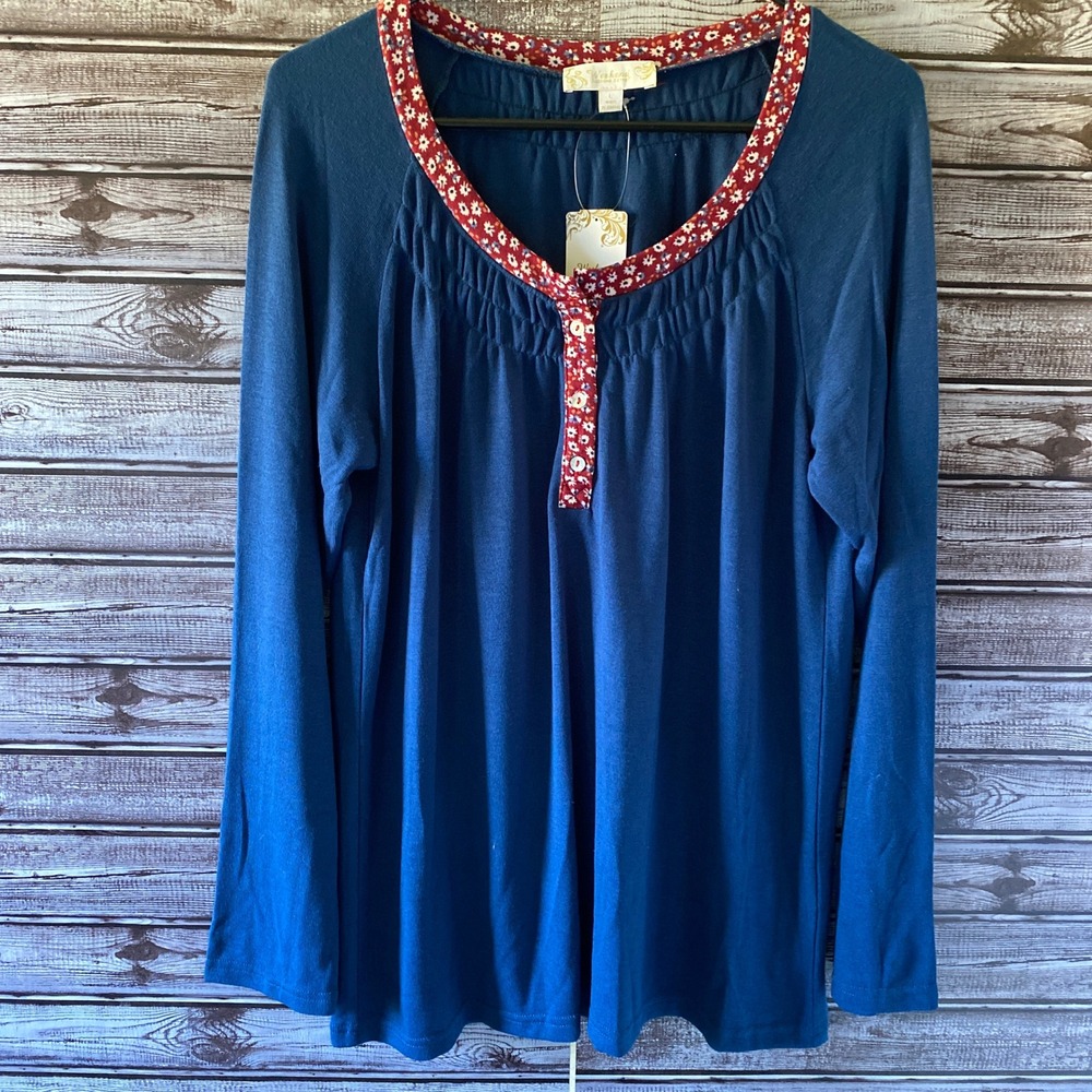 Weekend Suzanne Betro Women's Long-Sleeved Henley‎ Top Size L Blue Smocked NWT